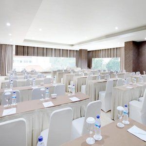 Santika Premiere Gubeng 4*